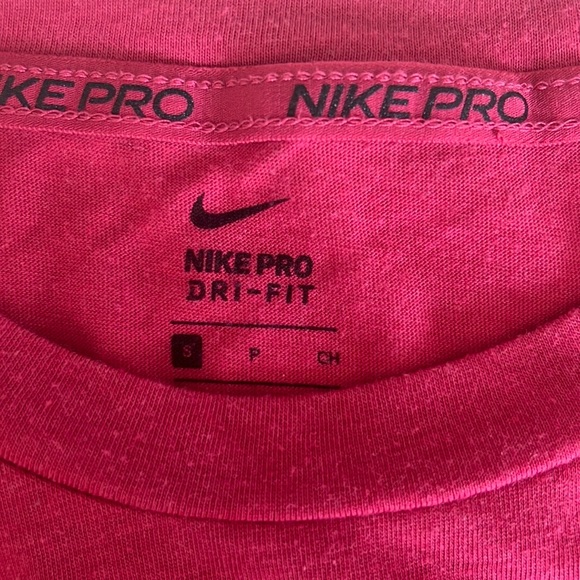 Nike short sleeve shirts in red and pink S - Picture 3 of 5